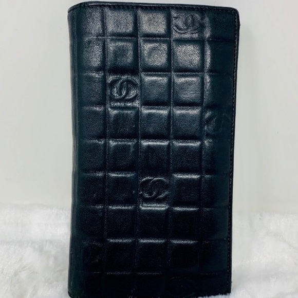 CHANEL Handbags - CHANEL wallet